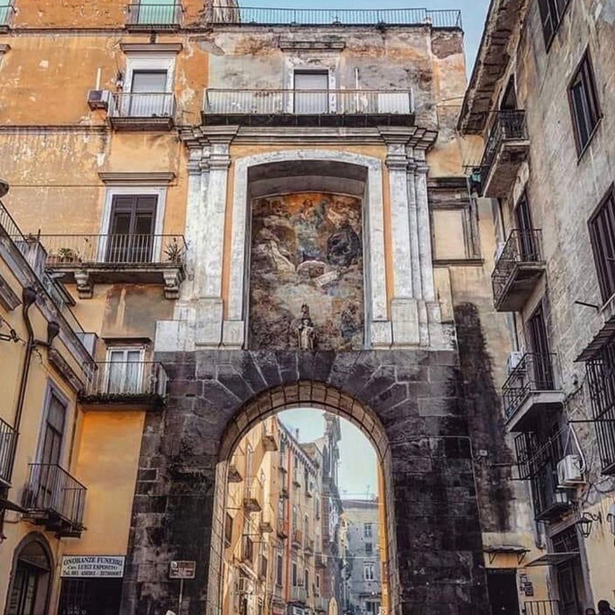 PORTA SAN GENNARO FITTA CAMERE IN VENDITA SOLO GESTIONE